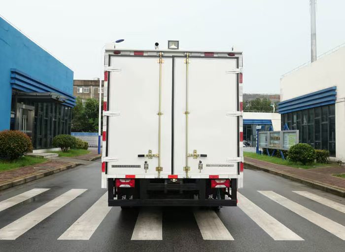 系留无人机指挥车6.jpg